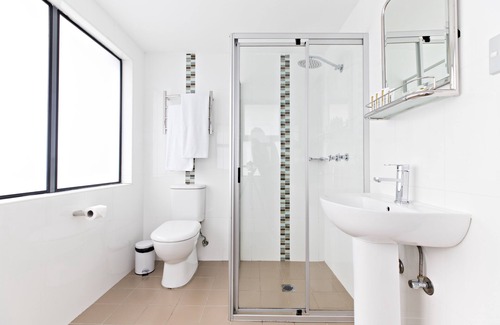 Randwick Hotel | Eco-Friendly Family Retreat at Avoca Randwick Sydney Lodges