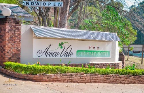 Makhado Hotel | Idyllic Avoca Vale Country Hotel with Oceanfront Pool