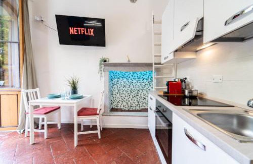 San Pellegrino Terme Apartment | Pet-Friendly AvocadHouse: Scenic Views Await You