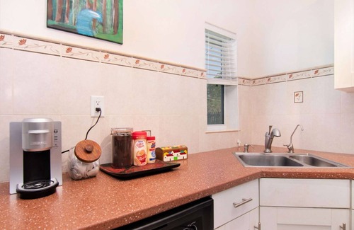 Tropic House | Discover Avocado: Beachside Retreat with Ocean Views