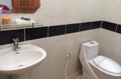 Sen Monorom House | Cozy Avocado Guesthouse: Family-Friendly with Breakfast