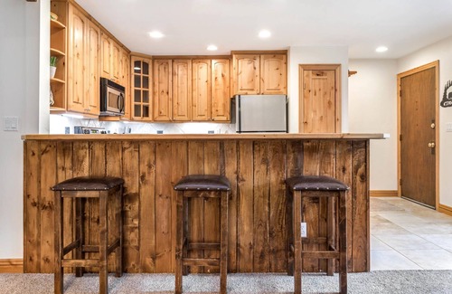 Avon Condo | Avon Condo: Ideal Location with Pool, Spa & Family Comfort