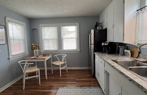 Avon Lake House | Avon Lake Retreat - Pet & Child Friendly 2BR Home