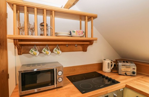 Salisbury Cottage | Romantic AVON TURN VIEW with Garden & Breakfast in Alderbury