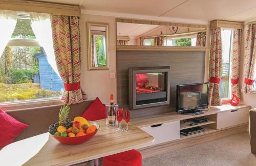 Low Newton Resort | Inviting Avon Wood: Child-Friendly Retreat with Top Ratings