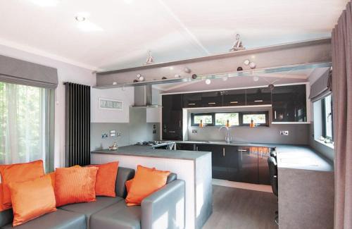 Low Newton Resort | Inviting Avon Wood: Child-Friendly Retreat with Top Ratings