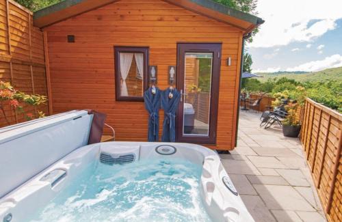 Low Newton Resort | Inviting Avon Wood: Child-Friendly Retreat with Top Ratings