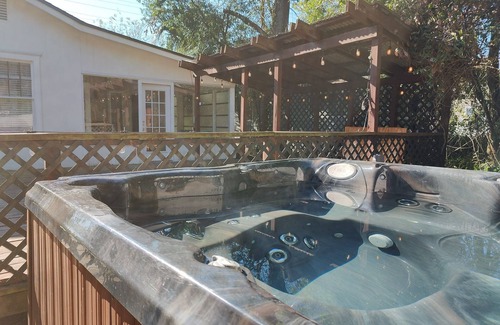 Fairfax House | Avondale Boho Bungalow: 10/10 Pet-Friendly Retreat