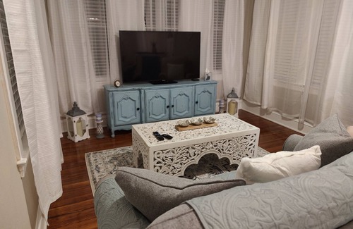 Fairfax House | Avondale Boho Bungalow: 10/10 Pet-Friendly Retreat
