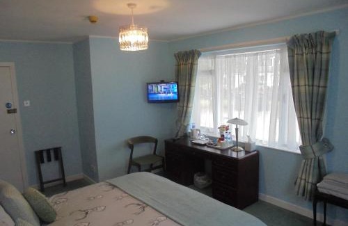 Kingussie House | Pet-Friendly Avondale House with Hot Tub & Breakfast