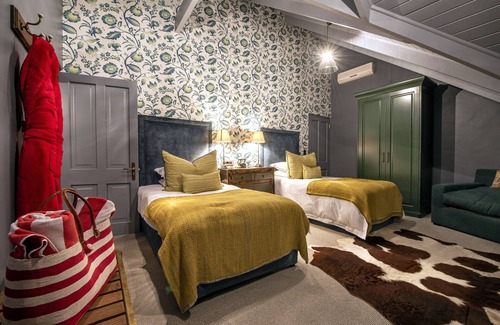 Franschhoek House | Top-Rated Avondrood Guest House with Pool & Spa Amenities