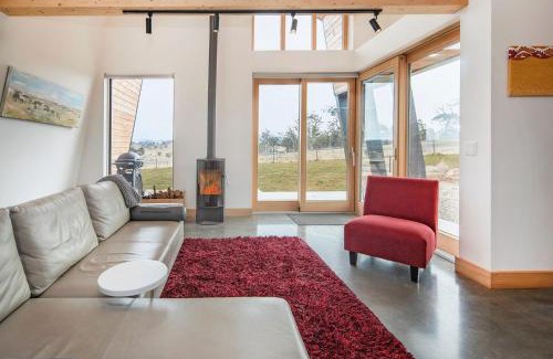 Avonside House | Serene Avonside Alpine Estate: Ideal for Families