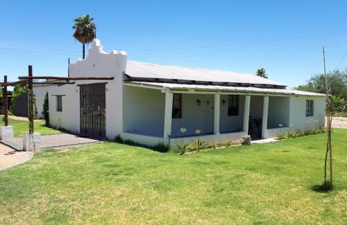 Augrabies House | Welcoming Avonsrus Guesthouse: Family-Friendly Retreat