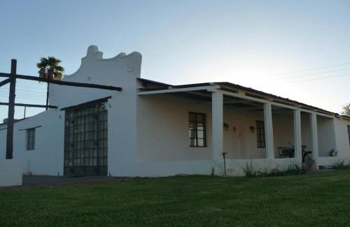 Augrabies House | Welcoming Avonsrus Guesthouse: Family-Friendly Retreat