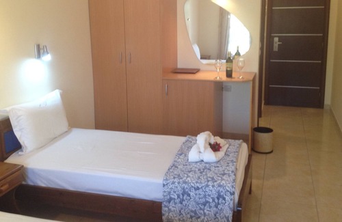 Ormos Panagias Hotel | Avra Hotel