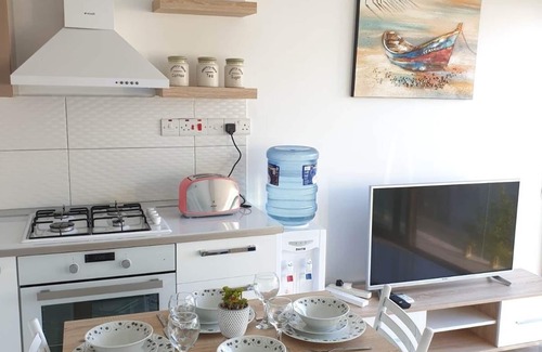 Kyrenia Apartment | Modern Avrasya Elite B5: Netflix & Spa in City Center
