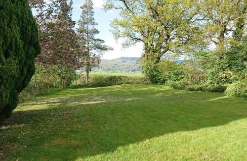 Church Stoke House | Avryn Cottage: Breathtaking Vistas & Family-Friendly Stay