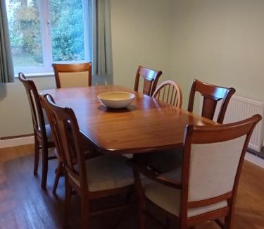 Church Stoke House | Avryn Cottage: Breathtaking Vistas & Family-Friendly Stay