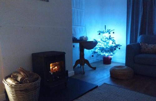 Church Stoke House | Avryn Cottage: Breathtaking Vistas & Family-Friendly Stay