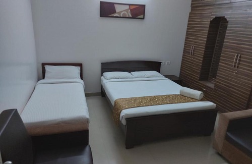 Chennai Apartment | Avuraa Oak Hills: Cozy Stay with Kitchen & Breakfast Options