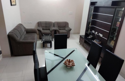 Chennai Apartment | Avuraa Oak Hills: Cozy Stay with Kitchen & Breakfast Options