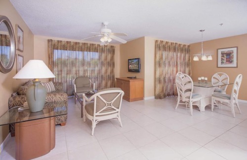 Palm Coast Hotel | Adventure Awaits at Painters Hill Beach with Pool & Kitchen!
