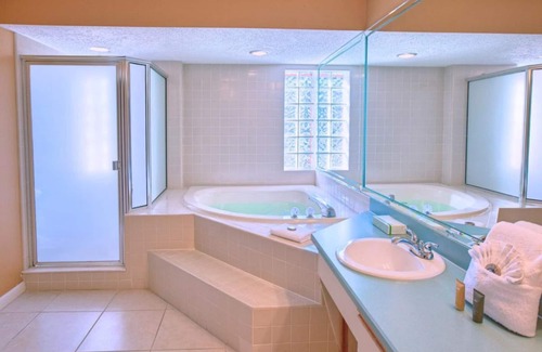 Palm Coast Hotel | Adventure Awaits at Painters Hill Beach with Pool & Kitchen!