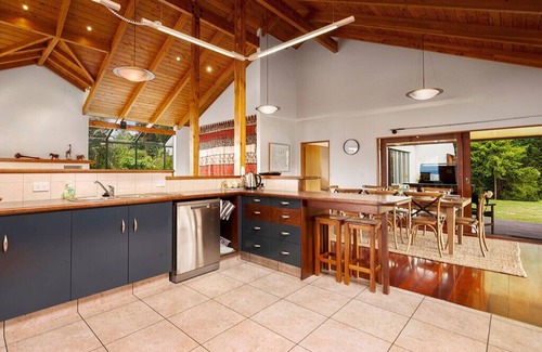 Acacia Bay Cottage | Top-Rated Awanui Lodge with Oceanfront Views