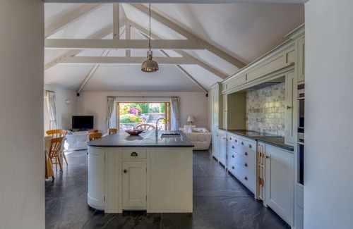 Putsborough Cottage | Award-Winning Cottage by the Sea with Jacuzzi & Ocean Views