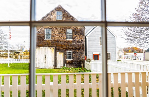 Portsmouth House | Premier House in Portsmouth's South End with Ocean Views