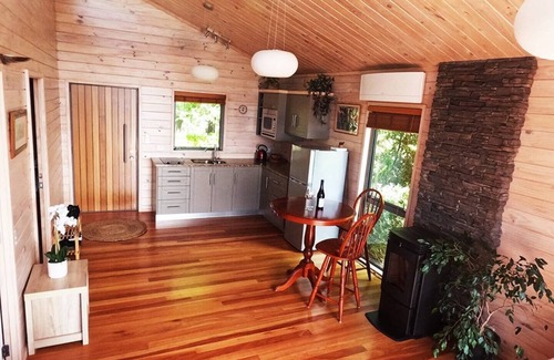 Riwaka Cottage | Unforgettable Awatea Cottage: Oceanfront Escape in Abel Tasman