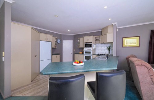 Hapuku House | Awatea Country Views - Gather friends and family and relax with Country Views.