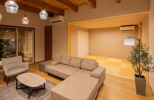 Fujikawaguchiko Hotel | Experience AWAUMI 富士・河口湖リゾート with Oceanfront Serenity