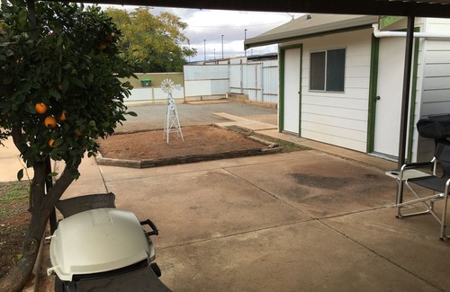 Broken Hill Cottage | Pet-Friendly Away Cottages in Broken Hill - Rated 9/10
