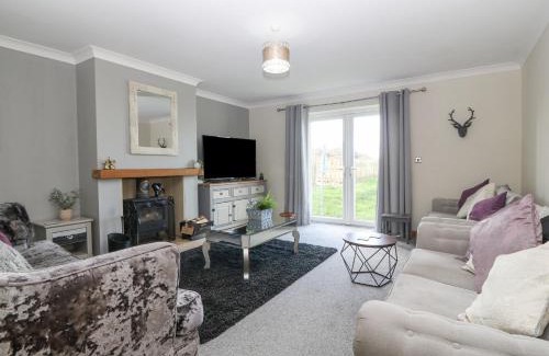 Rhoshirwaun House | Discover Awel Y Grug: Pet-Friendly 4-Star Retreat