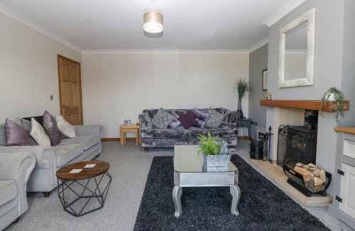 Rhoshirwaun House | Discover Awel Y Grug: Pet-Friendly 4-Star Retreat