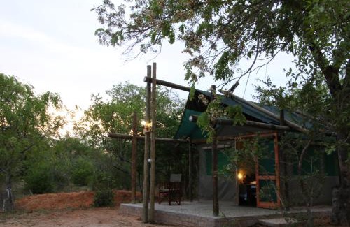 Tshikuyu Cabin | Relax at Awelani Lodge: Family-Friendly with Pool & Breakfast