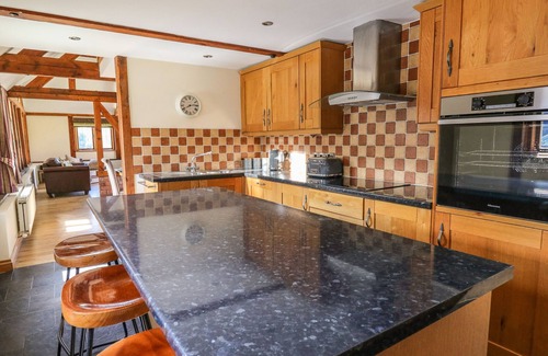 Llanfair Caereinion Cottage | Pet-Friendly Awelfan Cottage with Spa and Hot Tub Access
