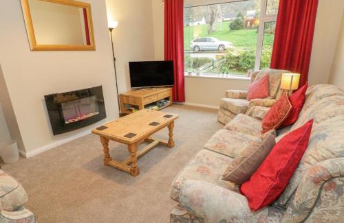 Rhos on Sea House | Pet-Friendly Awelon: Highly Rated Getaway for Families