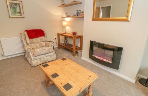 Rhos on Sea House | Pet-Friendly Awelon: Highly Rated Getaway for Families