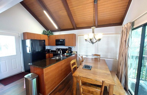 Big Canoe Villa | Cozy 2 Bedroom Chalet with Hot Tub in Beautiful Big Canoe