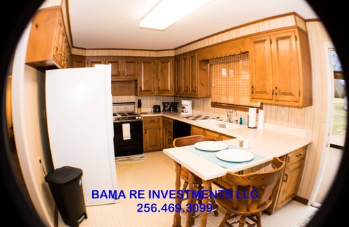 Hartselle House | Inviting 2BR Hartselle Home with Private Bathrooms & Kitchen