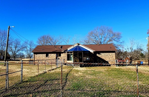 Hartselle House | Inviting 2BR Hartselle Home with Private Bathrooms & Kitchen