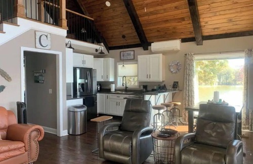 Cedar Bluff House | Beautiful 4 Bed/2 Bath Home with Lake Views & Breakfast
