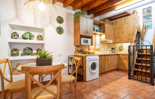 Nijar Apartment | Family-Friendly Apartment in Hortichuelas with Kitchenette