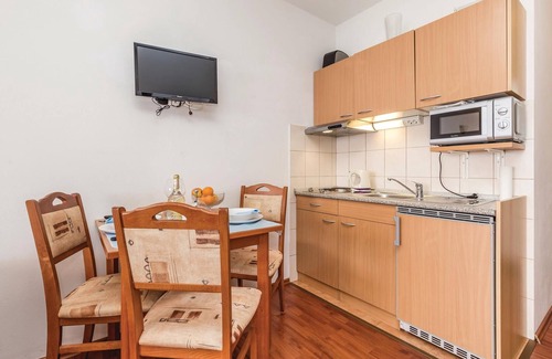 Donji Kraj Apartment | Charming 1 Bedroom Retreat with Ocean View in Moscenicka Draga