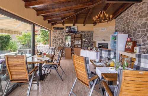 Donji Kraj Apartment | Charming 1 Bedroom Retreat with Ocean View in Moscenicka Draga