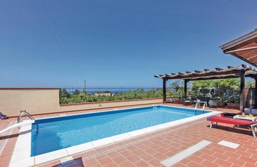 Santa Maria di Castellabate Apartment | Top-Rated 3 Bedroom Stay in Scenic Castellabate