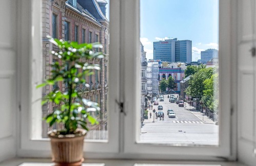 København V Apartment | Prime Copenhagen Apartment with Lake View & Spa Amenities
