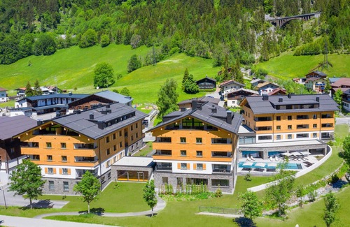 Klosterle Apartment | Cozy 3-Bedroom Stay in Klösterle with Pool & Lake View